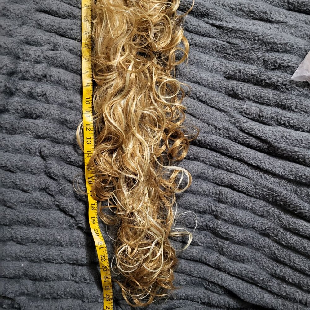 Curly Blonde Hair Extension - Picture 6 of 6